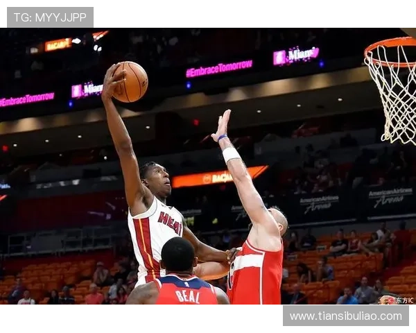 热火三分精准火力全队40投命中19球 八人均有三分得分